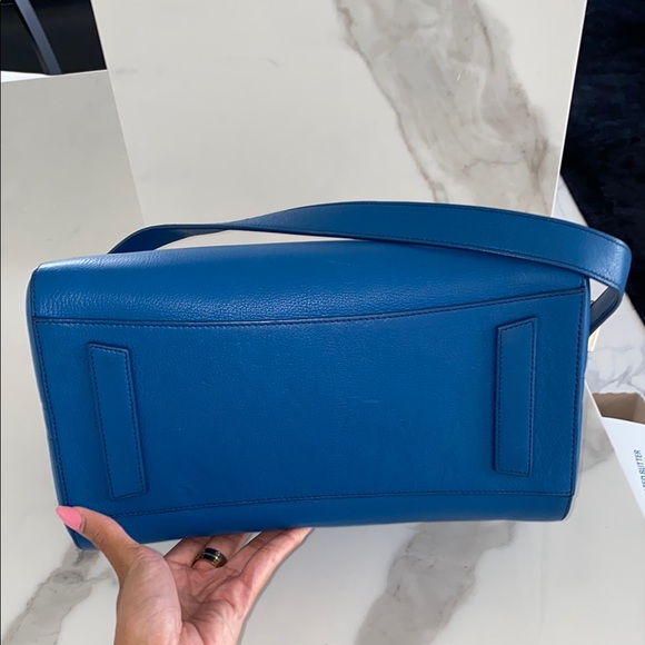 Givenchy Electric Blue Large Antigona Leather Handbag - Picture 7 of 13